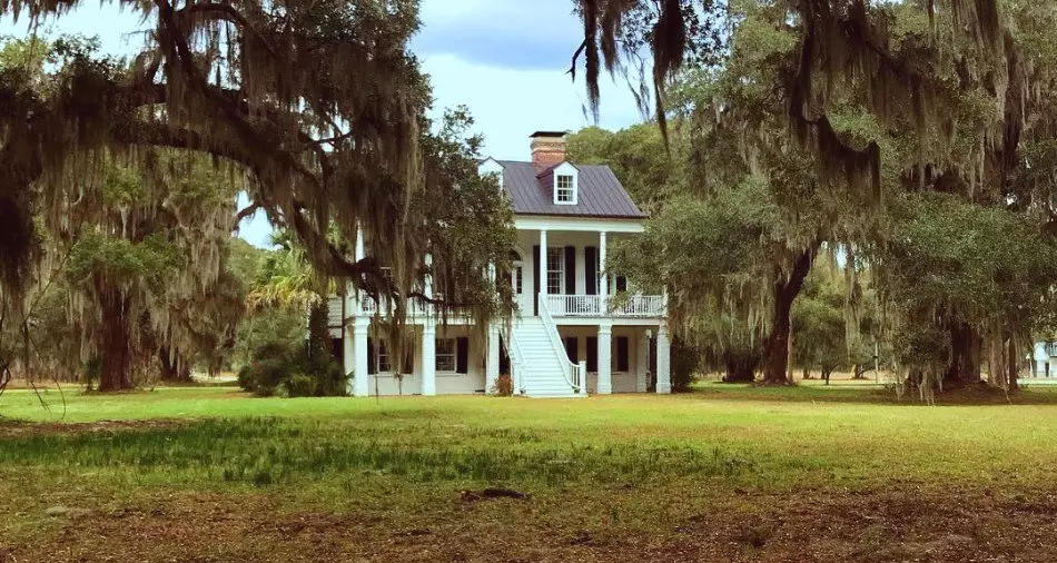 The 1828 Grove Plantation house, headquarters of the Ernest F. Hollings ACE Basin National Wildlife Refuge