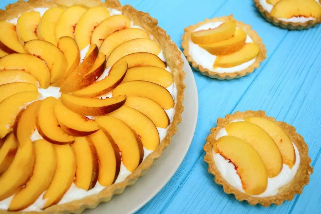 Lowcountry Peaches and Cream Pie 