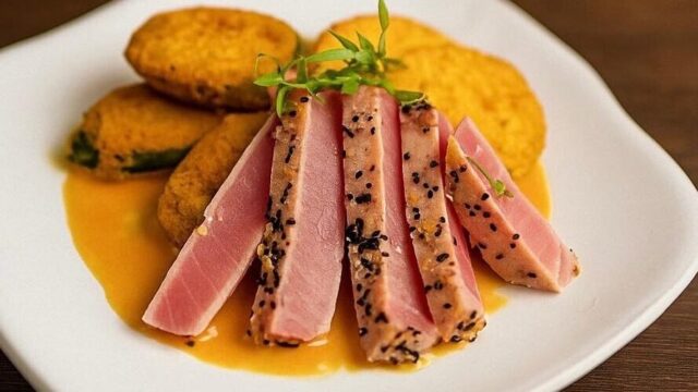 Pros & Cons steak and seafood restaurant at Wyndham Ocean Ridge, Edisto Island